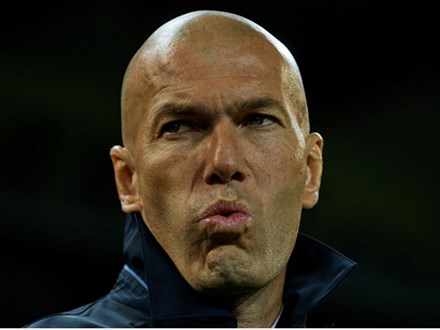 Zidane nhận thất bại đầu tiên ở nhiệm kỳ 2 khi Real Madrid thua bạc nhược Valencia