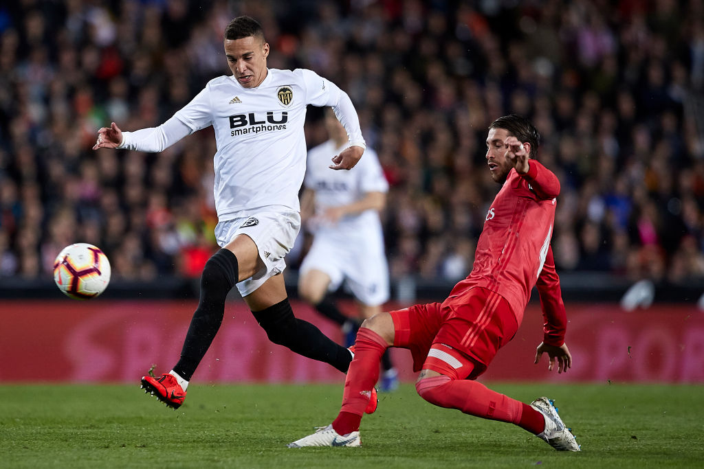 Zidane nhận thất bại đầu tiên ở nhiệm kỳ 2 khi Real Madrid thua bạc nhược Valencia-5