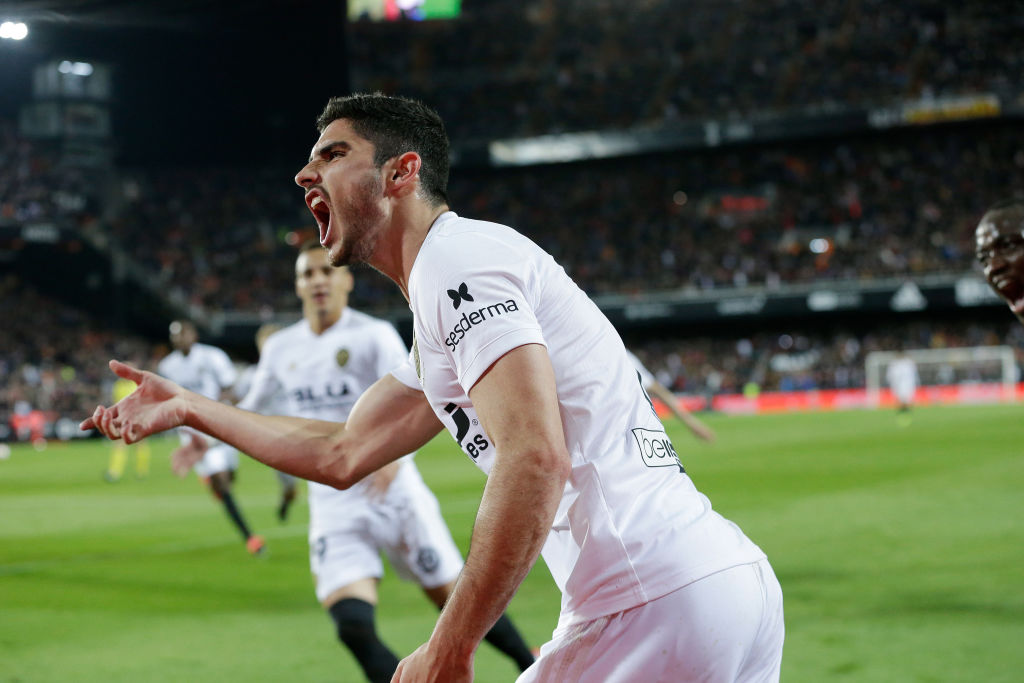 Zidane nhận thất bại đầu tiên ở nhiệm kỳ 2 khi Real Madrid thua bạc nhược Valencia-3