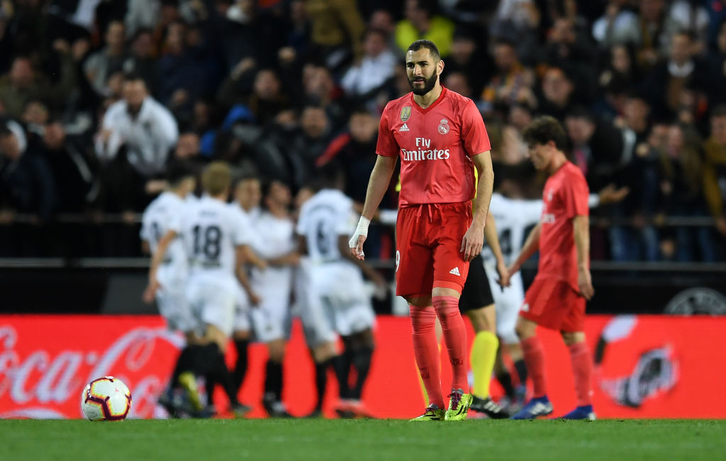 Zidane nhận thất bại đầu tiên ở nhiệm kỳ 2 khi Real Madrid thua bạc nhược Valencia-8