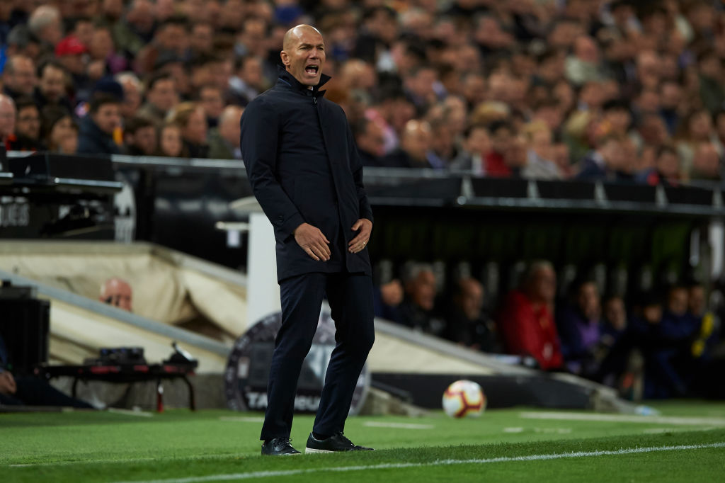 Zidane nhận thất bại đầu tiên ở nhiệm kỳ 2 khi Real Madrid thua bạc nhược Valencia-4