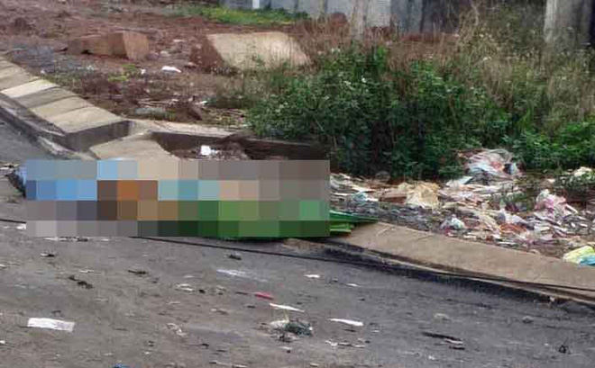 Tạm giữ người phụ nữ mang xác mẹ nuôi ra bãi rác-1