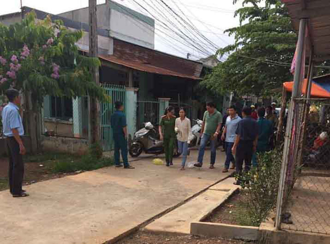 Tạm giữ người phụ nữ mang xác mẹ nuôi ra bãi rác-2