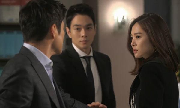 Tranh thủ nghỉ trưa, sếp đưa vợ tôi vào khách sạn để… gia hạn hợp đồng-1