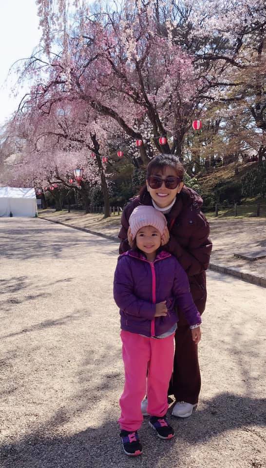 Dù sức khoẻ còn yếu, Mai Phương vẫn cùng con gái sang Nhật ngắm hoa anh đào sau gần 1 năm điều trị ung thư-1