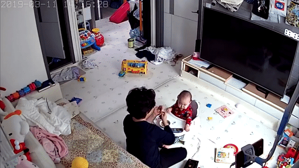 Clip 6 phút ghi cảnh bảo mẫu bạo hành bé 14 tháng tuổi gây phẫn nộ-2