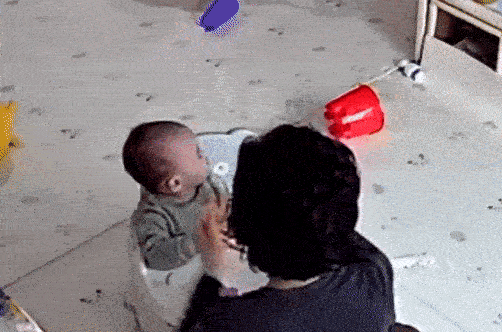 Clip 6 phút ghi cảnh bảo mẫu bạo hành bé 14 tháng tuổi gây phẫn nộ-1