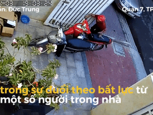 Chủ nhà đuổi theo tên trộm xe máy nhưng không kịp