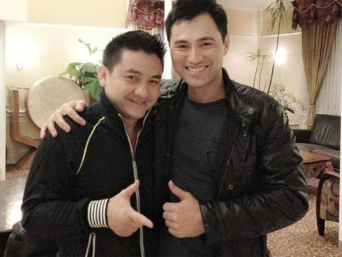 MC Thảo Vân thay mặt nhiều nghệ sĩ miền Bắc gửi tiền phúng viếng đến gia đình nghệ sĩ Anh Vũ-7