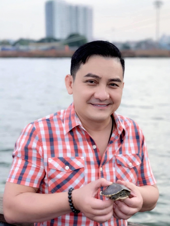 MC Thảo Vân thay mặt nhiều nghệ sĩ miền Bắc gửi tiền phúng viếng đến gia đình nghệ sĩ Anh Vũ-1