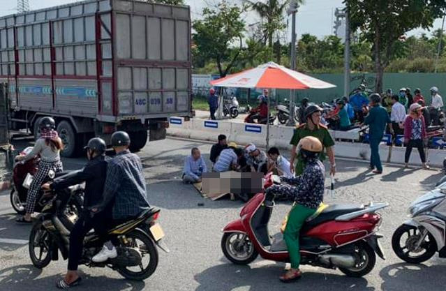 Cha gào khóc bên thi thể con trai 10 tuổi bị xe tải cán chết ở Đà Nẵng-1