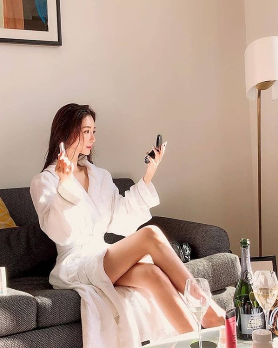 3 nữ thần sắc đẹp mới của mạng xã hội Hàn: Da như bông bưởi, dáng chữ S-5