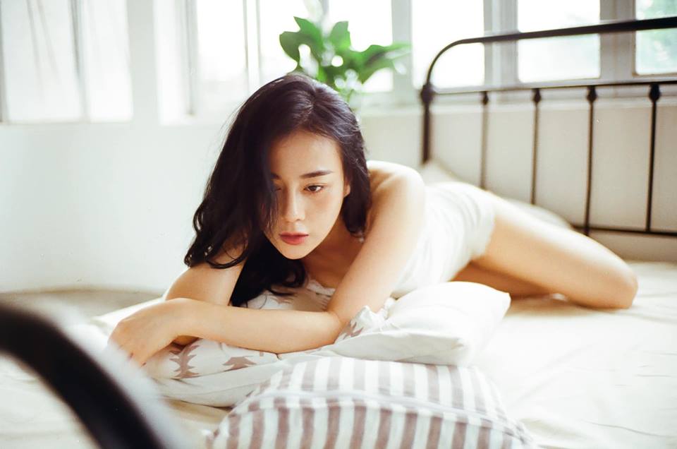 Phương Oanh Quỳnh Búp Bê thiêu đốt mọi ánh nhìn với vòng 3 quả táo sexy không kém Angela Phương Trinh-1