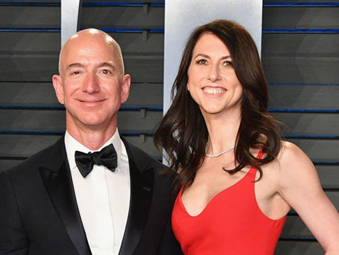 Bị tống tiền và dọa đăng thông tin nhạy cảm”, ông chủ Amazon gửi email đáp trả bằng 3 chữ-2