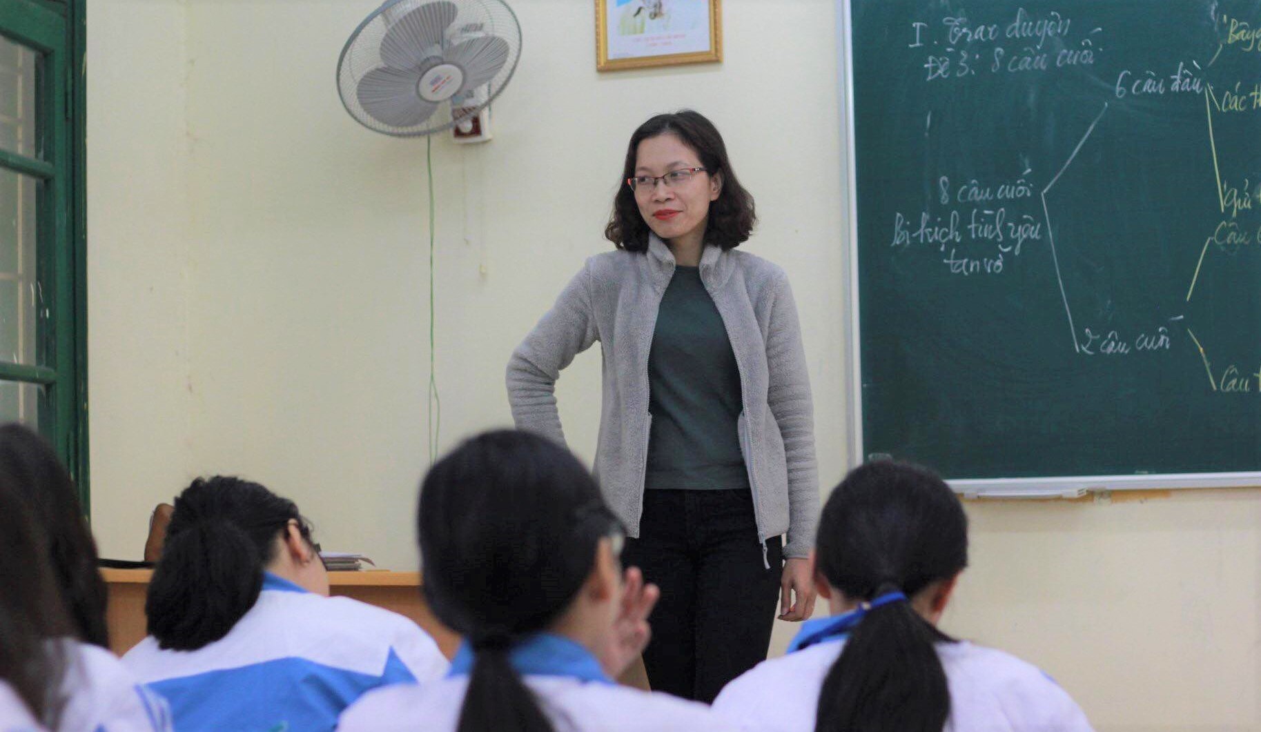 Sao cứ bắt giáo viên chúng tôi phải như thánh?-1