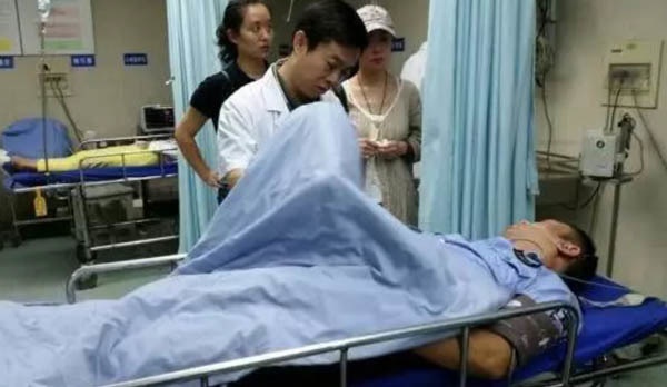 Cố chúc rượu bố vợ tương lai, chàng trai 28 tử vong-2