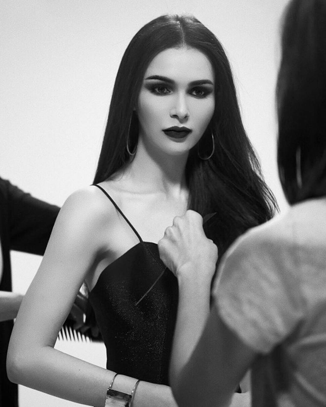 Vẻ đẹp như búp bê của mỹ nhân Thái lai Tây sắp đến Việt Nam-11