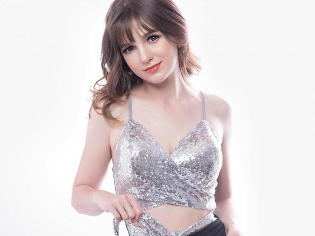 Cô gái Ukraine gợi cảm và xinh như búp bê, đang là DJ tại Hà Nội-1