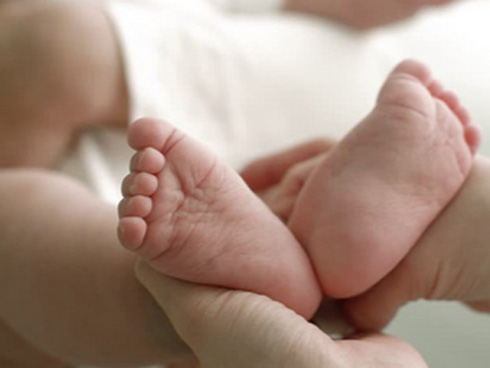 Vì mê ăn tôm hùm, cô gái xinh đẹp bị trai lạ xâm hại tình dục-2