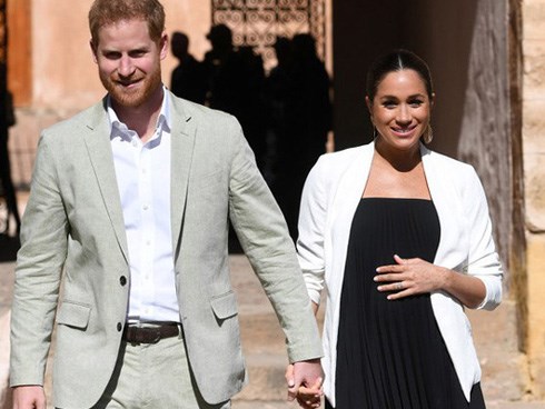 Vợ chồng Meghan chính thức rời khỏi Cung điện hoàng gia, chuyển đến nơi ở mới, chưa kịp trọn niềm vui đã bị dư luận ném đá dữ dội vì chi tiết này
