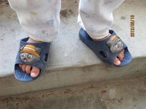 Người mẹ mắng con giữa đường vì suốt ngày mang giày ngược, chuyên gia chỉ ra mẹ có lẽ đã dạy con sai cách-1