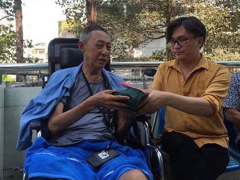 Nghệ sĩ Lê Bình bị hoại tử thân dưới nghiêm trọng, không ăn được và nói chuyện khó khăn-3