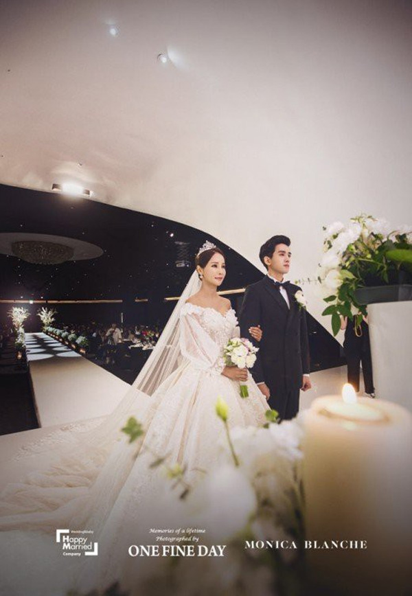 Chuyện tình cô cháu của Hoa hậu World Cup và mỹ nam kém 17 tuổi: Đau đầu vì lấy chồng đáng tuổi cháu-6