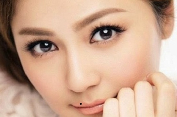 4 nốt ruồi của phụ nữ vượng đường tình duyên, đi đâu cũng được đàn ông tán tỉnh, chồng cũng thương chiều hết mực-2