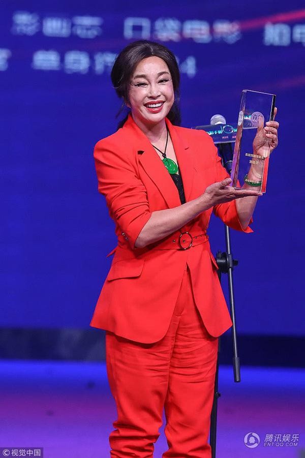 Minh Hằng - Phạm Hương - Thu Thủy đồng loạt xuất hiện với gương mặt khác một trời một vực-4