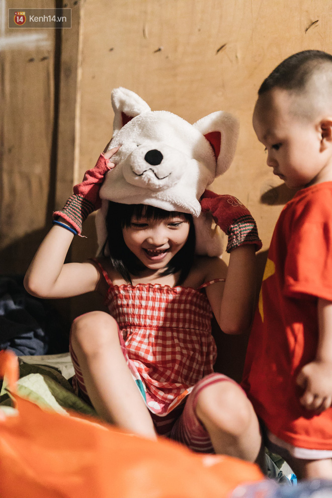 Bất ngờ nổi tiếng sau 1 đêm, bé gái 6 tuổi phối đồ chất ở Hà Nội trở về những ngày lang thang bán hàng rong cùng mẹ-19