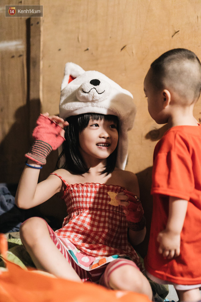 Bất ngờ nổi tiếng sau 1 đêm, bé gái 6 tuổi phối đồ chất ở Hà Nội trở về những ngày lang thang bán hàng rong cùng mẹ-20