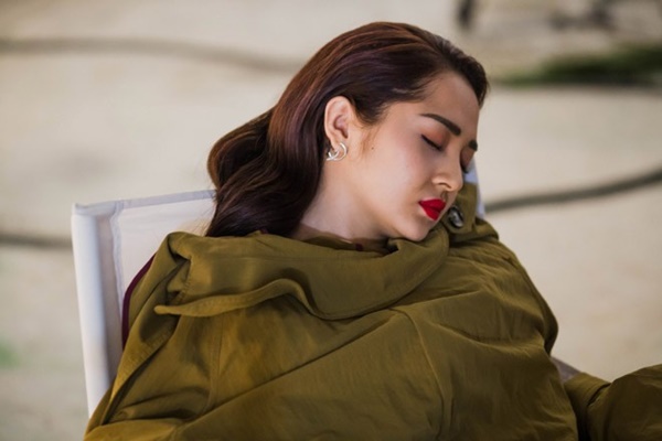 Ăn nhanh ngủ vội, nhập viện vì kiệt sức: Góc tối sau ánh hào quang, cuộc sống sang chảnh của nghệ sĩ Vbiz-8