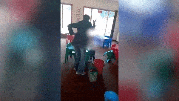 Phẫn nộ với clip giáo viên mầm non bạo hành trẻ em, liên tục đánh vào đầu và quăng quật em như đồ vật-1