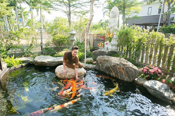 Ngắm biệt thự triệu đô bình yên với khu vườn rực rỡ sắc hoa cùng hồ cá Koi của Nhật Kim Anh giữa lòng Sài Gòn-4