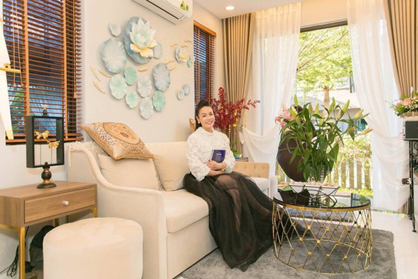 Ngắm biệt thự triệu đô bình yên với khu vườn rực rỡ sắc hoa cùng hồ cá Koi của Nhật Kim Anh giữa lòng Sài Gòn-12