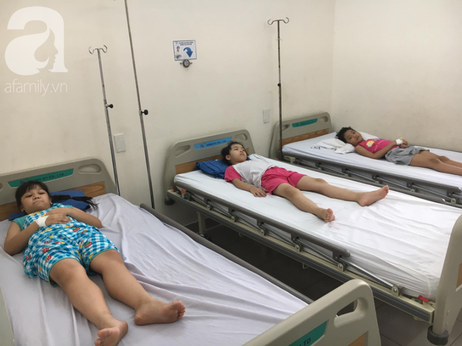 TP.HCM: 61 học sinh nhập viện sau khi ăn trưa tại trường tiểu học-1