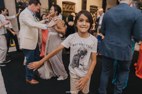 Thân thế bất ngờ của cậu bé lai xinh đẹp trong đám cưới của chồng cũ Hồng Nhung-2