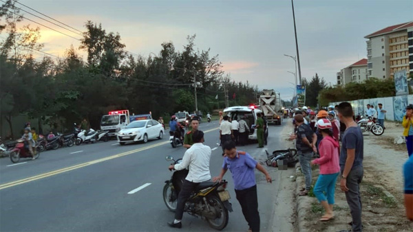 Nữ công nhân bị xe bồn kéo lê gần 20 mét, tử vong thương tâm trên đường đi làm về gần đến nhà-3