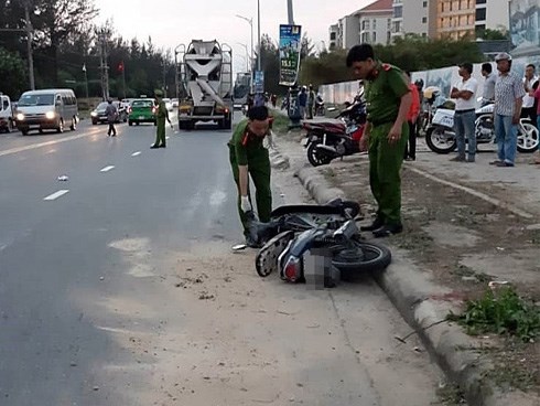 Nữ công nhân bị xe bồn kéo lê gần 20 mét, tử vong thương tâm trên đường đi làm về gần đến nhà