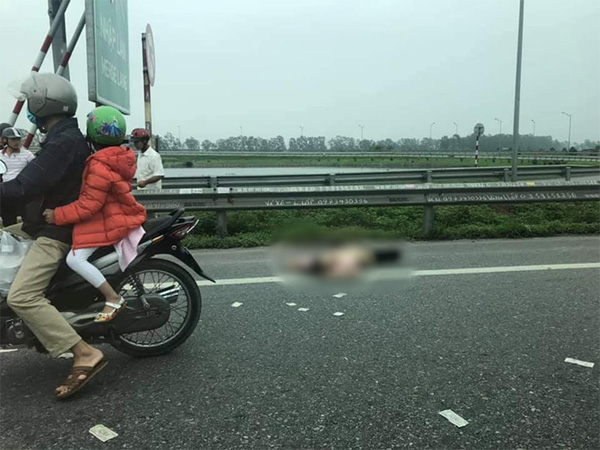 Xe tải tông trúng xe máy chở cả gia đình, bố tử vong tại chỗ, mẹ và con nhỏ nguy kịch-1