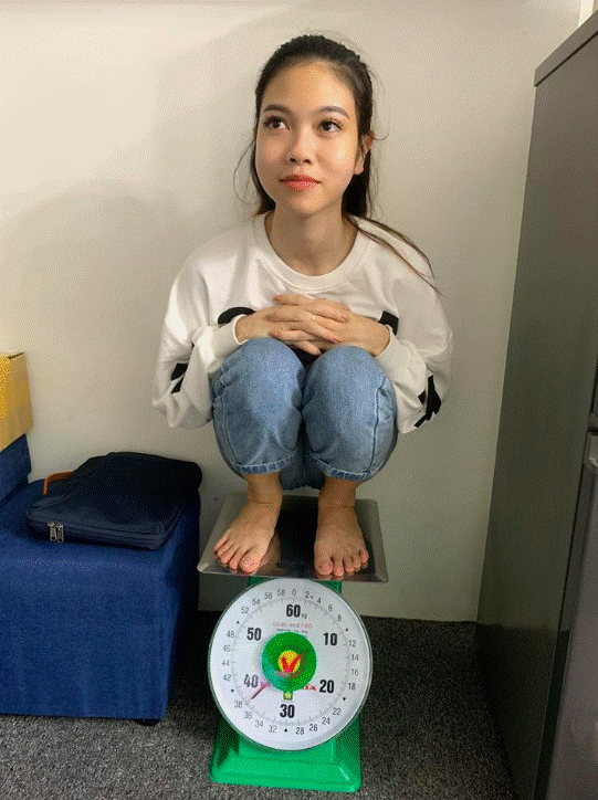 Cô nàng lên mạng than cao 1m6 mà chỉ nặng 36kg nhưng dân tình lại dồn sự chú ý vào chi tiết khác-1