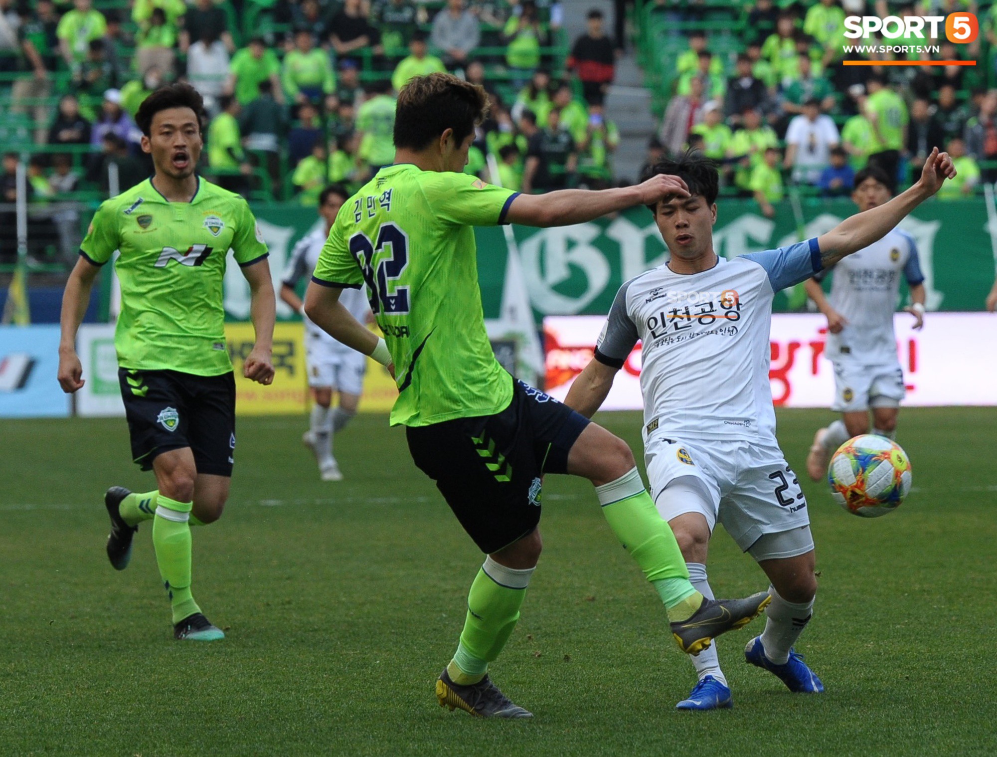 Công Phượng có hành động đẹp với đồng đội trong ngày Incheon United thua trận-7