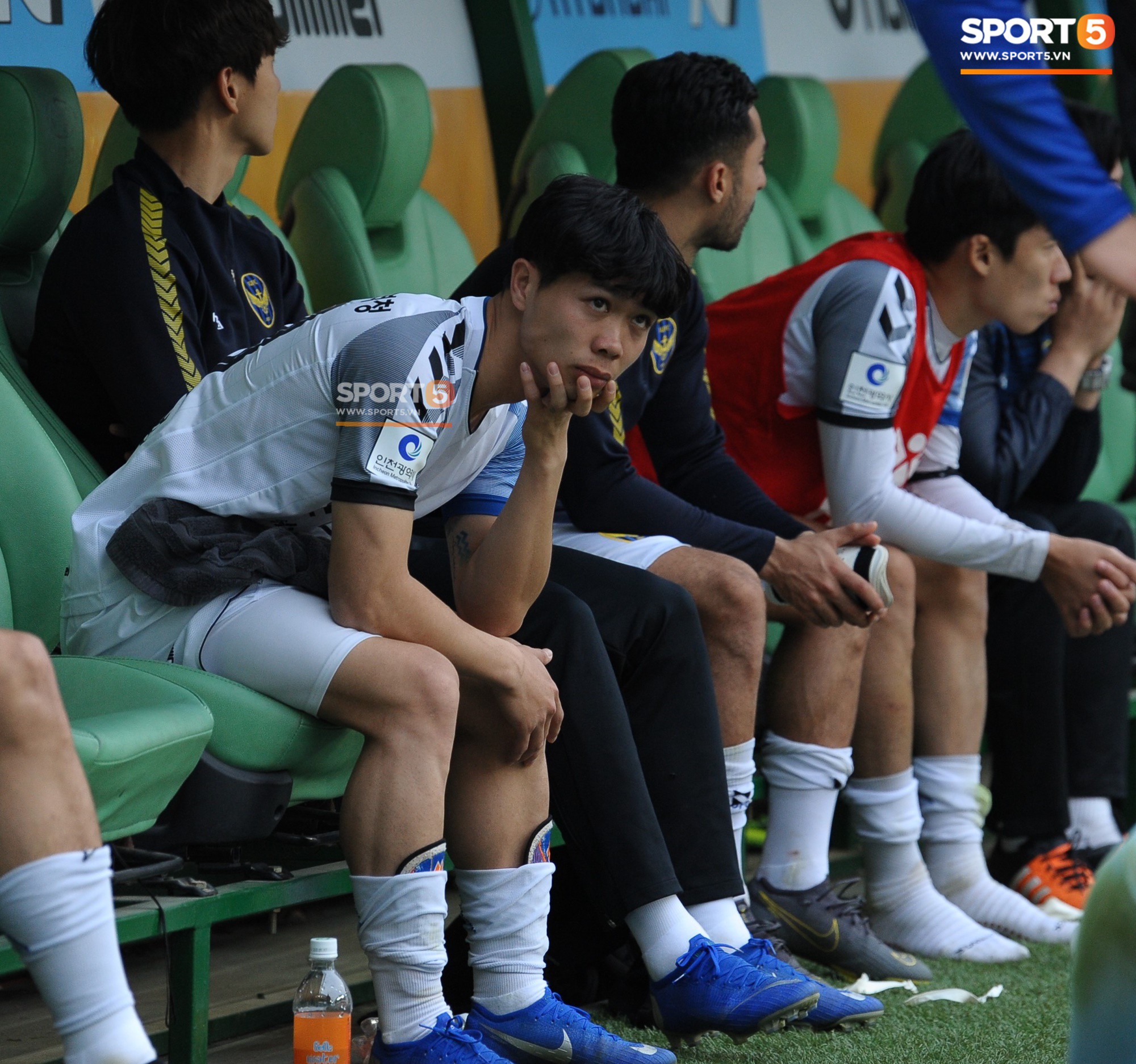 Công Phượng có hành động đẹp với đồng đội trong ngày Incheon United thua trận-9