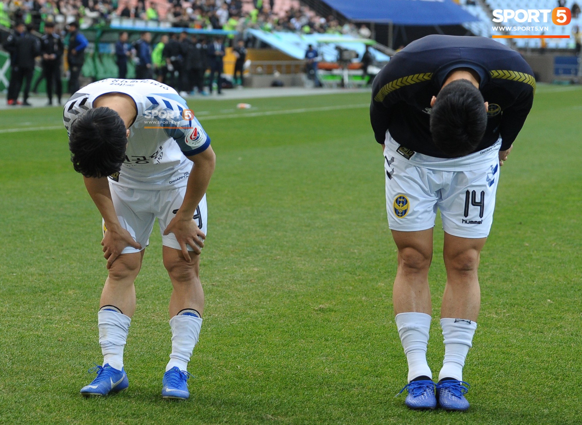Công Phượng có hành động đẹp với đồng đội trong ngày Incheon United thua trận-11