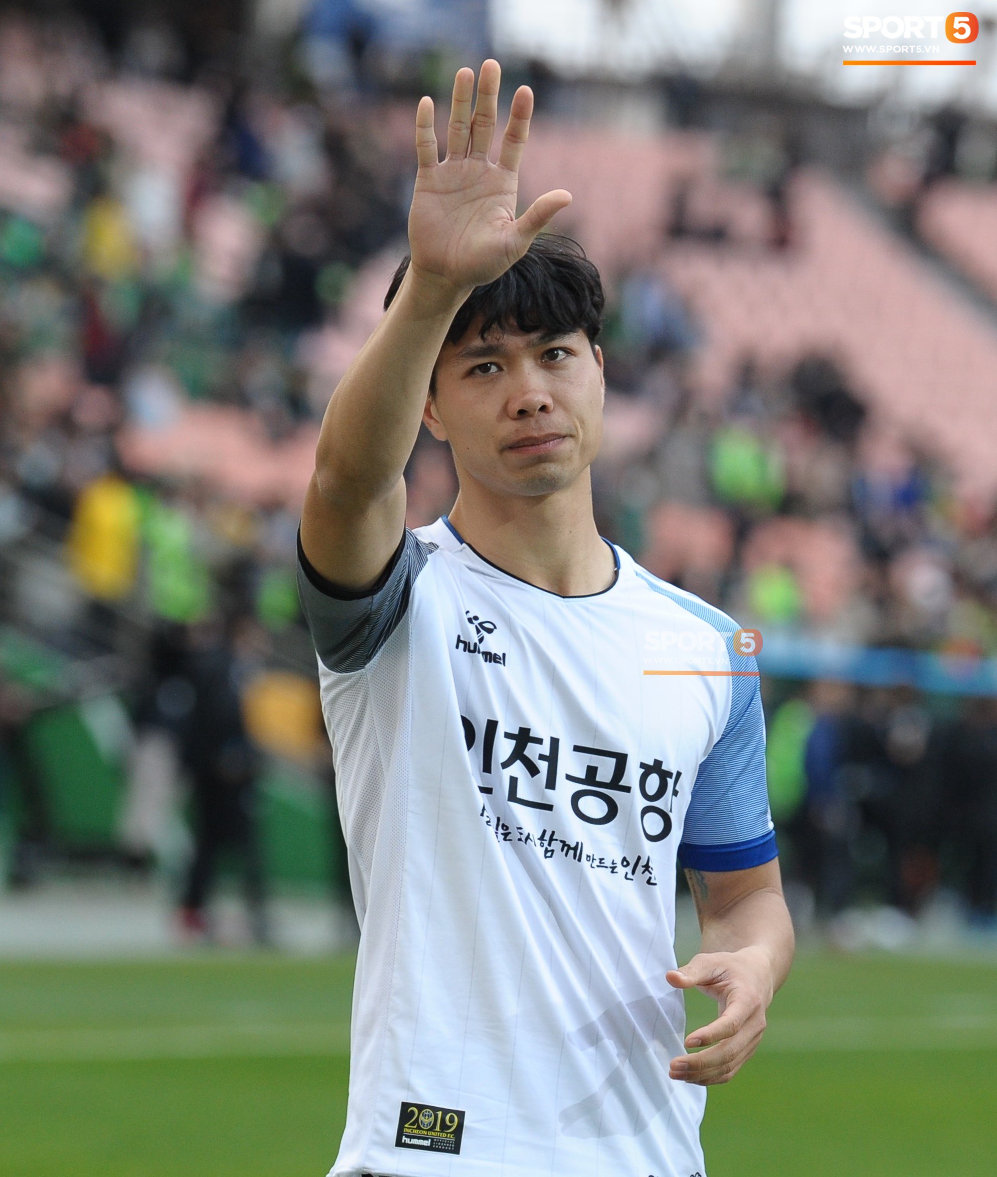 Công Phượng có hành động đẹp với đồng đội trong ngày Incheon United thua trận-13