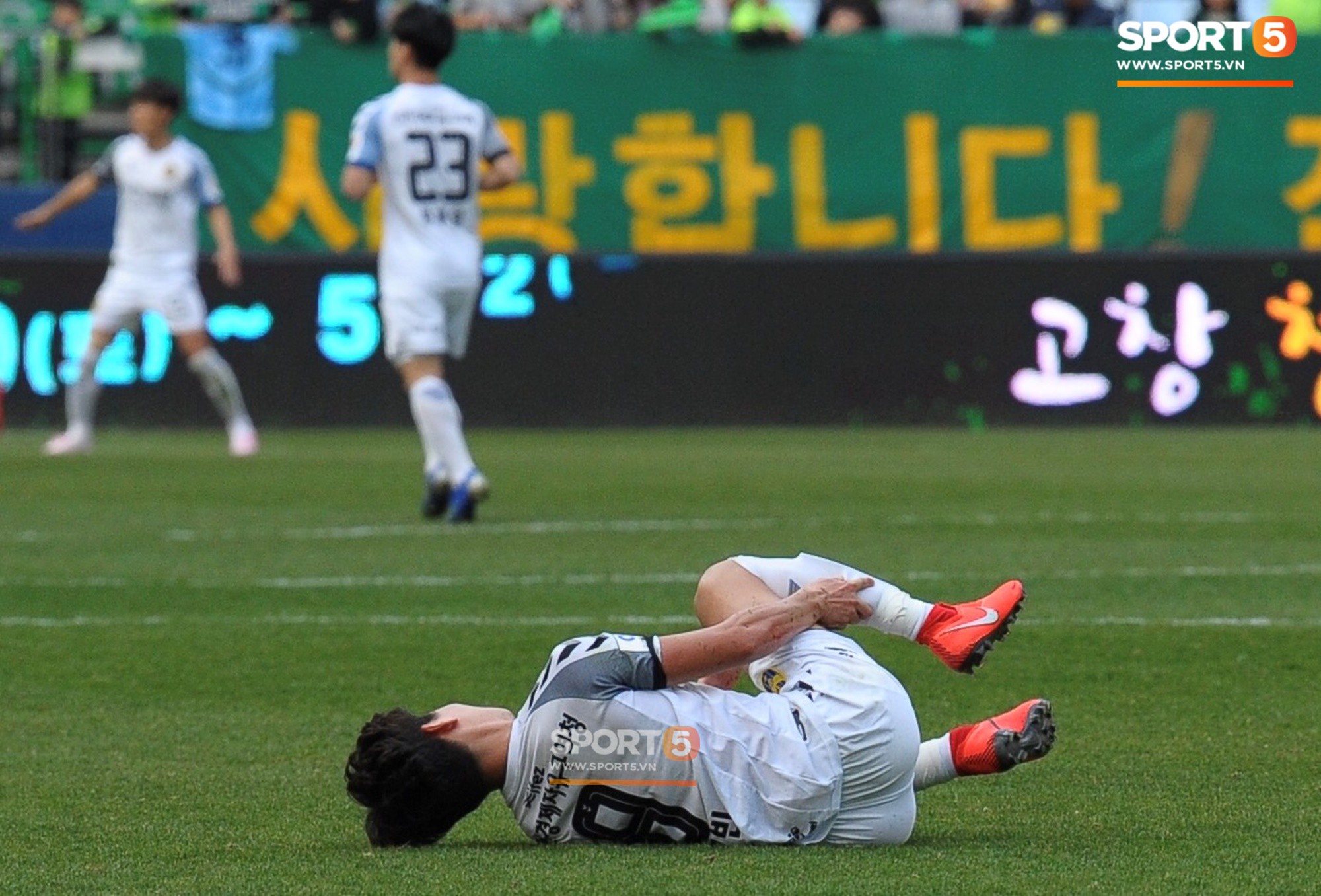 Công Phượng có hành động đẹp với đồng đội trong ngày Incheon United thua trận-3