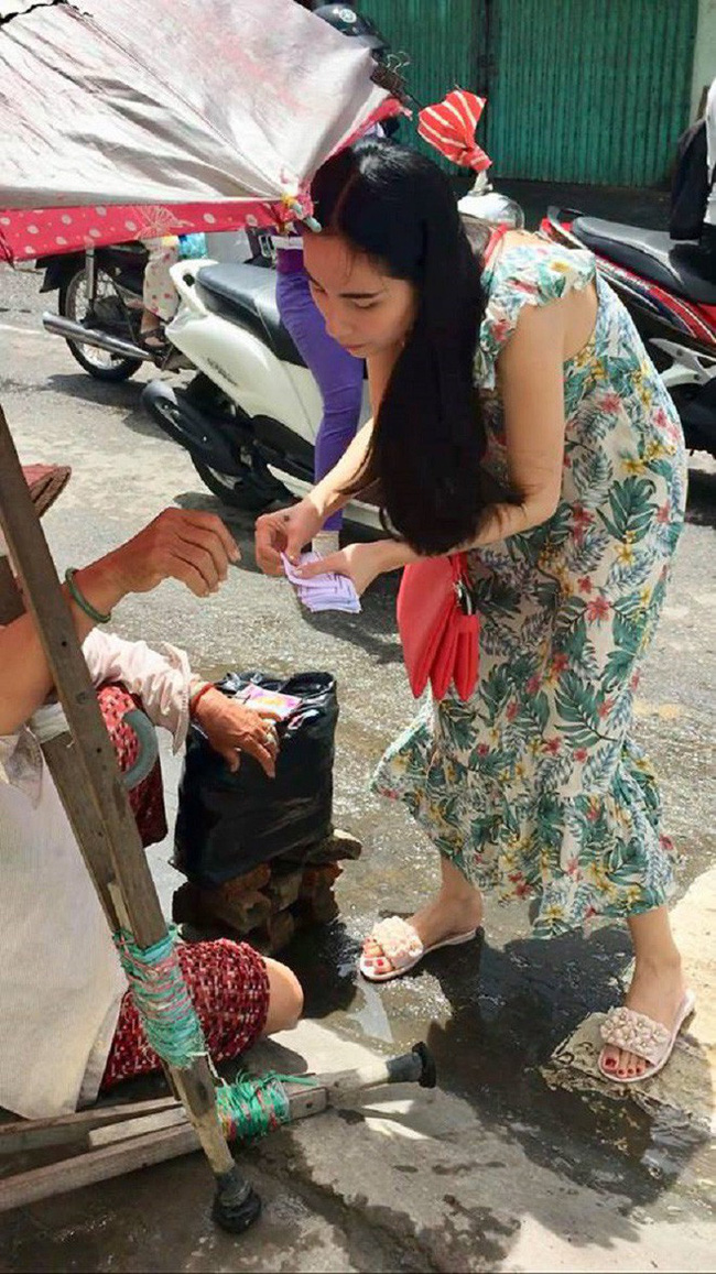 Ít xuất hiện trước công chúng, cuộc sống của vợ chồng Thủy Tiên - Công Vinh ra sao?-13