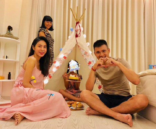 Ít xuất hiện trước công chúng, cuộc sống của vợ chồng Thủy Tiên - Công Vinh ra sao?-8