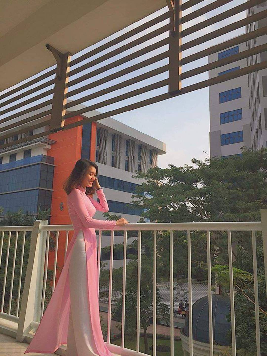 Chọn áo dài hồng làm đồng phục, nữ sinh trường Đại học này đang gây sốt bởi vì quá duyên dáng!-5