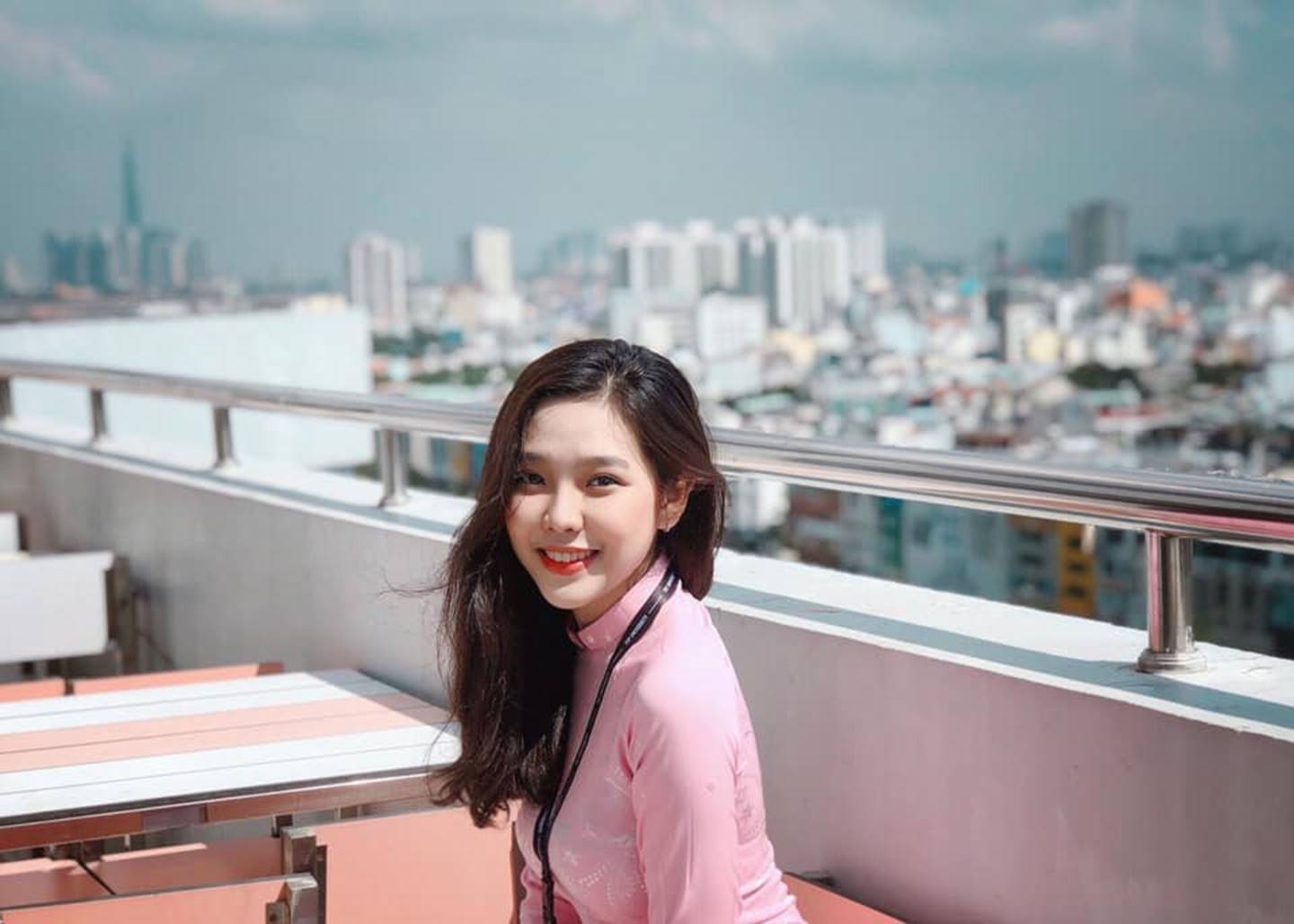 Chọn áo dài hồng làm đồng phục, nữ sinh trường Đại học này đang gây sốt bởi vì quá duyên dáng!-8